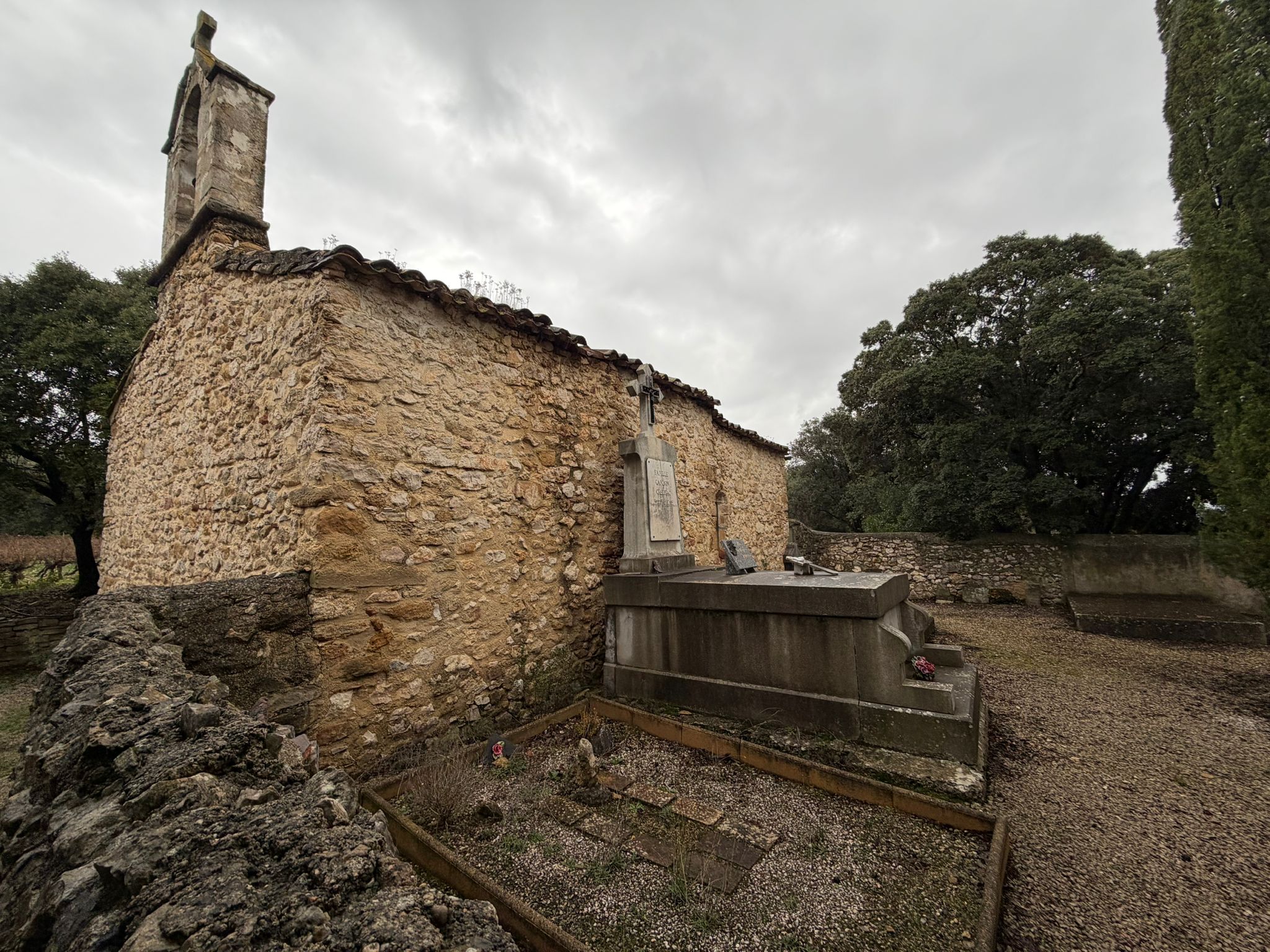 Chapelle et cimetière