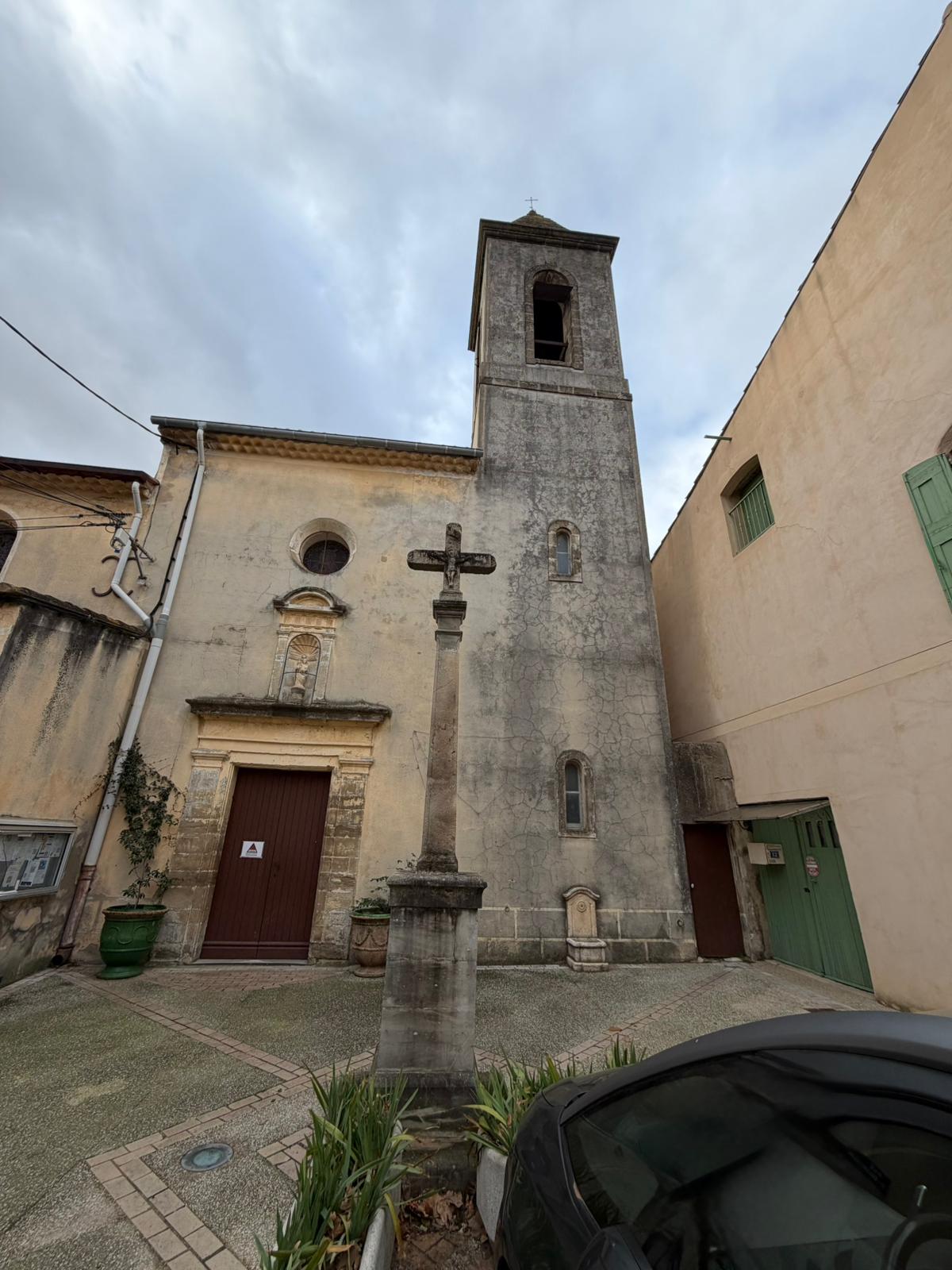 Église paroissiale de Montpeyroux avec son clocher